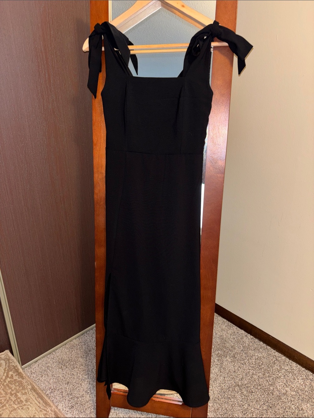 Black Tie-Shoulder Midi / Maxi Dress